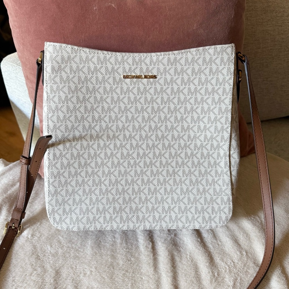 NWOT Michael Kors Jet Set Crossbody Bag